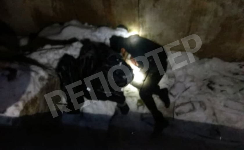 В Новомосковске спасали провалившегося в яму человека