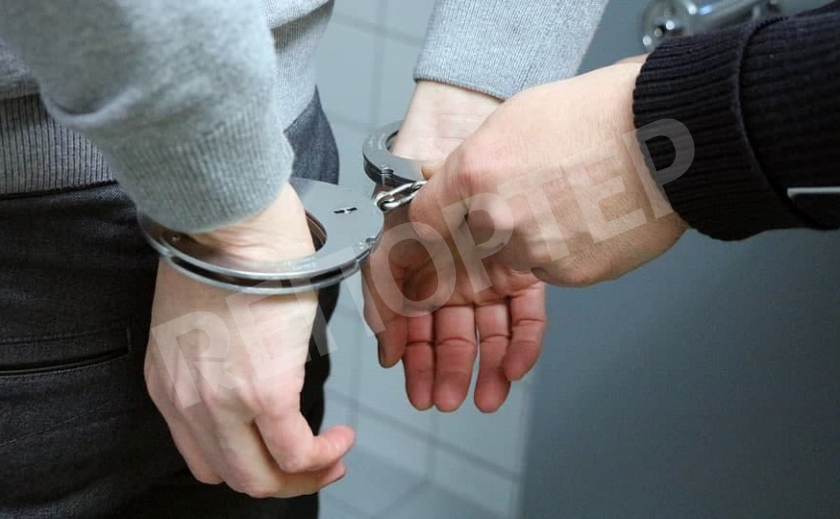 В Новомосковске двое ограбили покупателя, отобрав 15000 грн