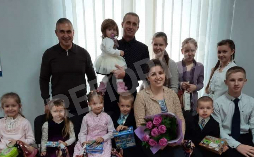Маме 11 детей из Новомосковска присвоили звание «Мать-героиня»