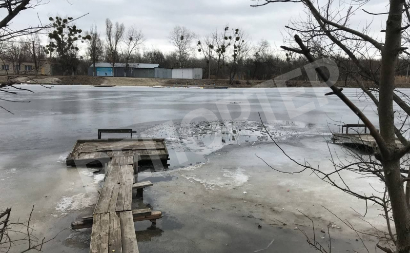 В Новомосковске водолазы спасли провалившихся под лед