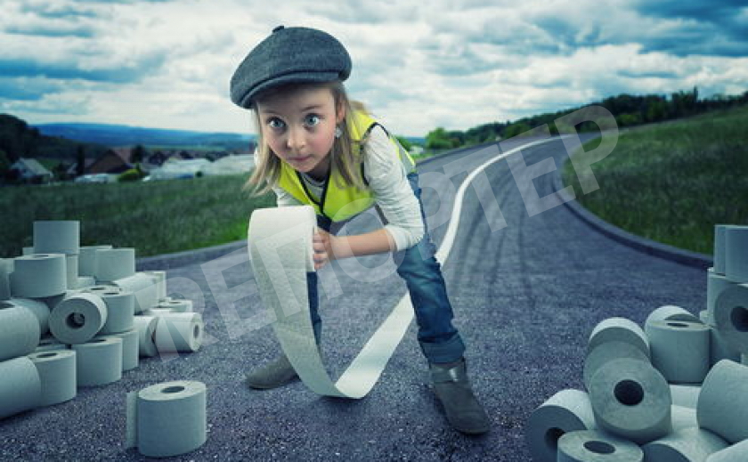 В Новомосковске дети ремонтируют дороги