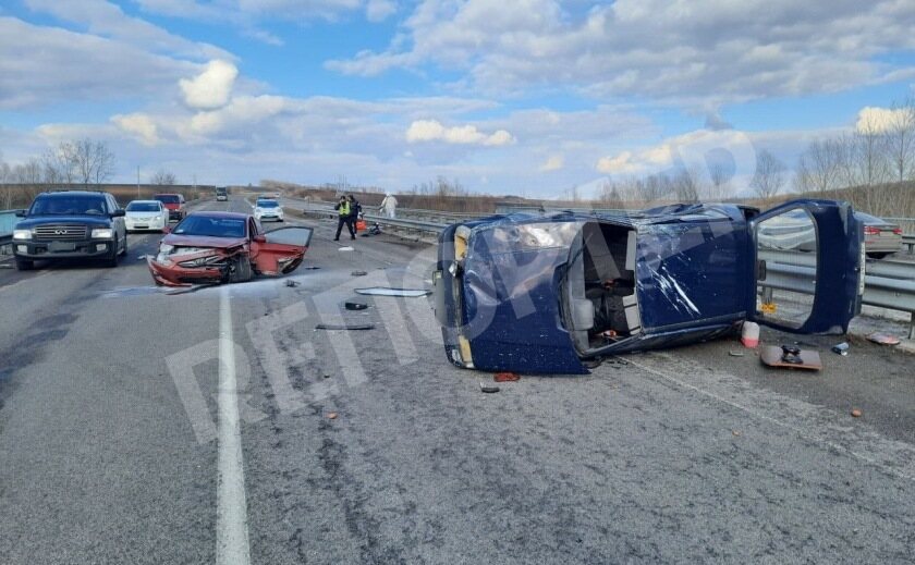 Под Новомосковском во время ДТП из Hyundai вылетела 22-летняя девушка