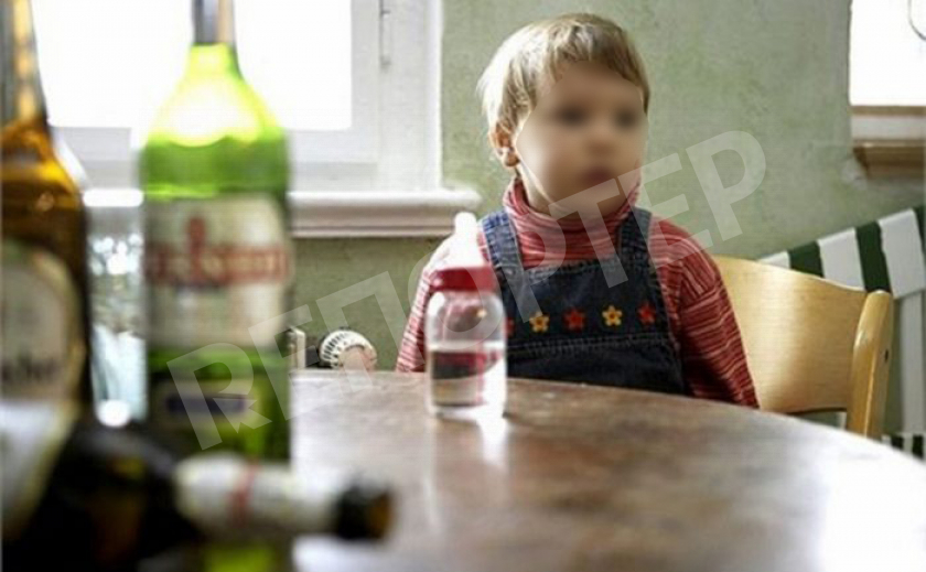 Под Новомосковском у алкоголички отобрали детей