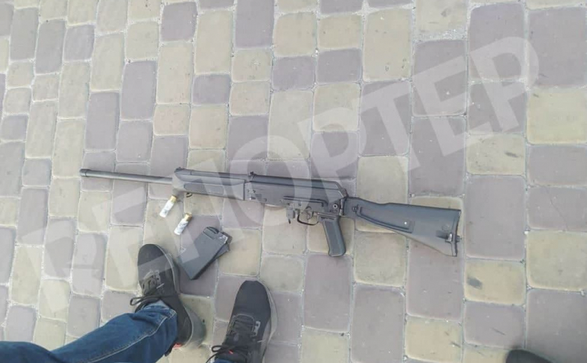 На Днепропетровщине во время досмотра внедорожника обнаружили «Сайгу» и другое оружие