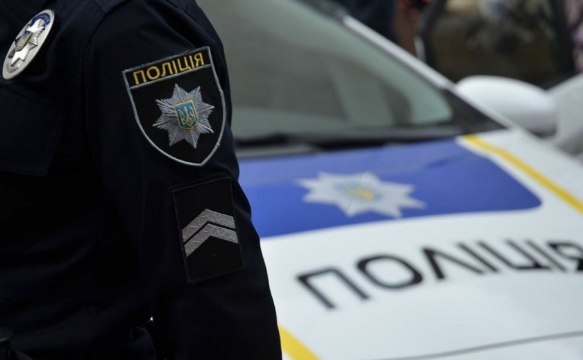 У Новомосковську затримали чоловіка, який завдав знайомому тяжку травму голови