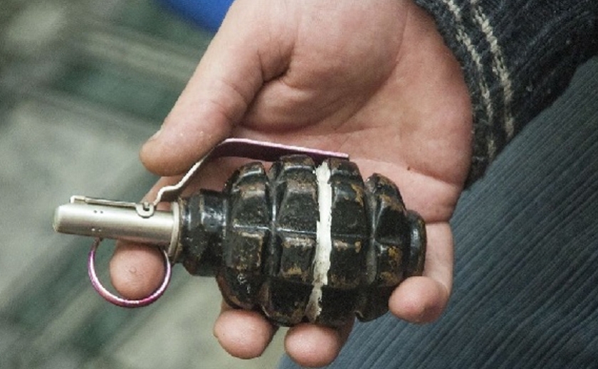 Самогубство: у Новомосковську чоловік підірвався на гранаті разом із матірʼю