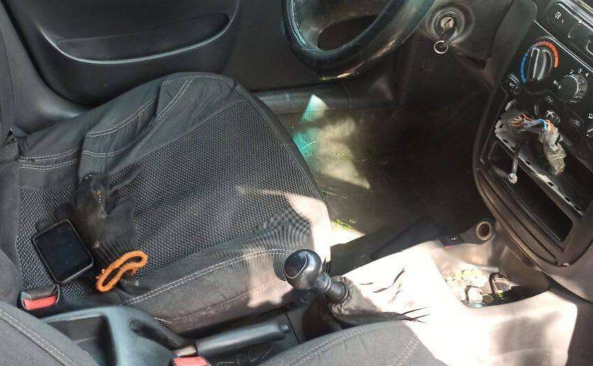 У Новомосковському районі чоловік затримав злодія, який грабував машину