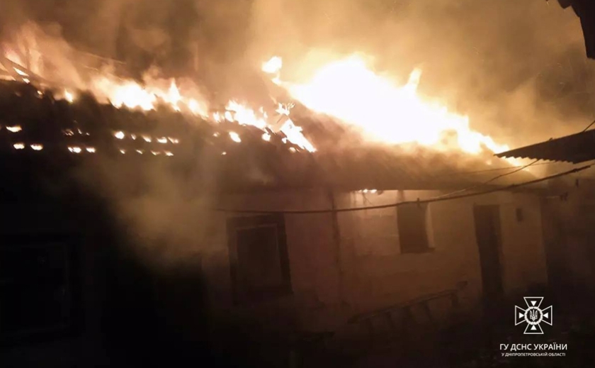 Новомосковськ: вогнеборці ліквідували пожежу на території приватного домоволодіння