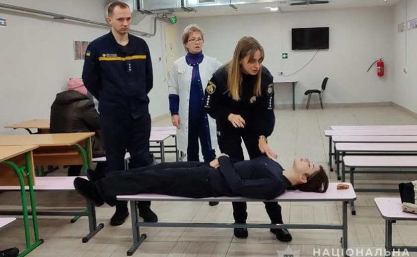 У Новомосковському районі поліцейські та рятувальники вчили дітей правильно поводитись у надзвичайних ситуаціях
