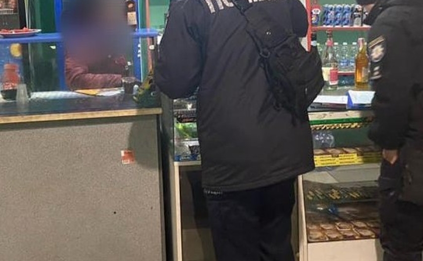 У Новомосковську поліцейські виявили порушення правил торгівлі підакцизними товарами