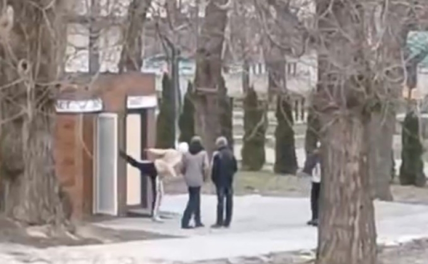 Пошкодили громадську вбиральню у міському парку: поліцейські Новомосковська встановили двох 15-річних підлітків