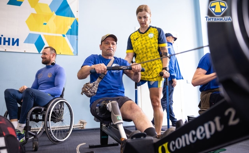 На Дніпропетровщині спортсмени-паралімпійці провели тренування для ветеранів з академічного веслування і параканое