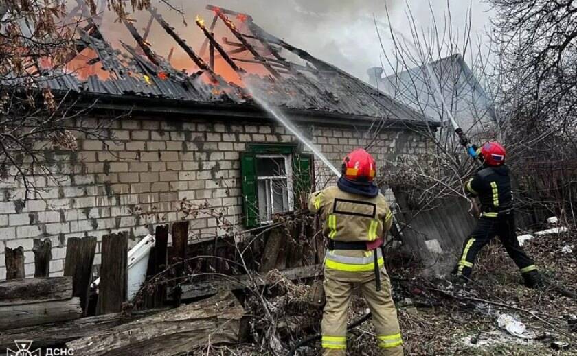Зайнявся дах та перекриття: у м. Самар ліквідовано займання житлового будинку