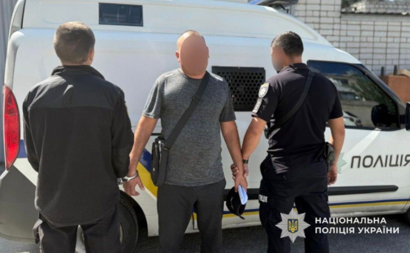 «Освячення» грошей у церкві: у Самарі шахрай ошукав пенсіонерку на понад 200 тисяч гривень