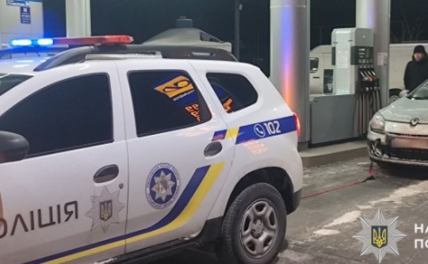 Поруч 24/7: поліцейські офіцери м. Самар допомогли водієві відбуксирувати автомобіль