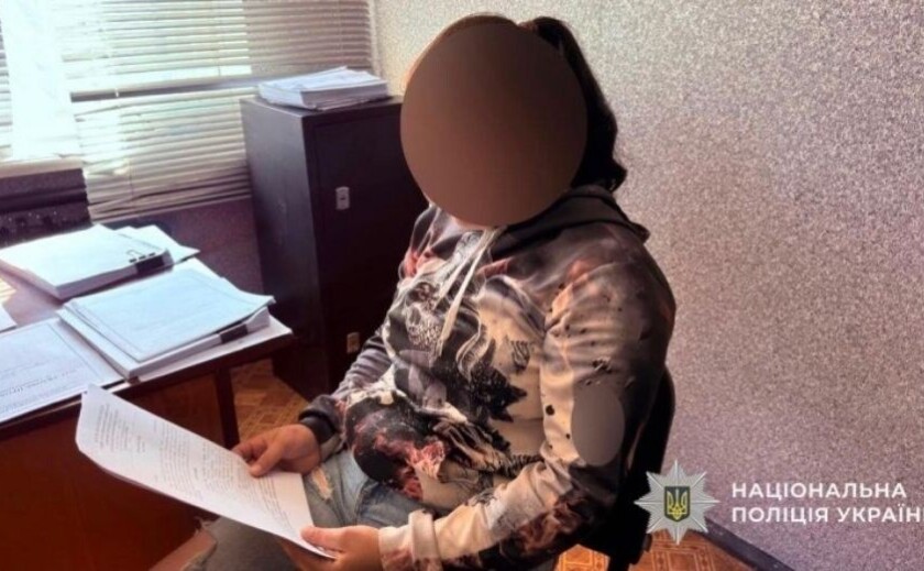 Систематичне домашнє насильство над бабусею: слідчі Самару повідомили про підозру 20-річній жінці
