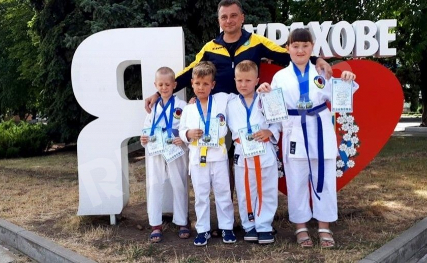 Новомосковские каратисты завоевали в Донецкой области 6 медалей